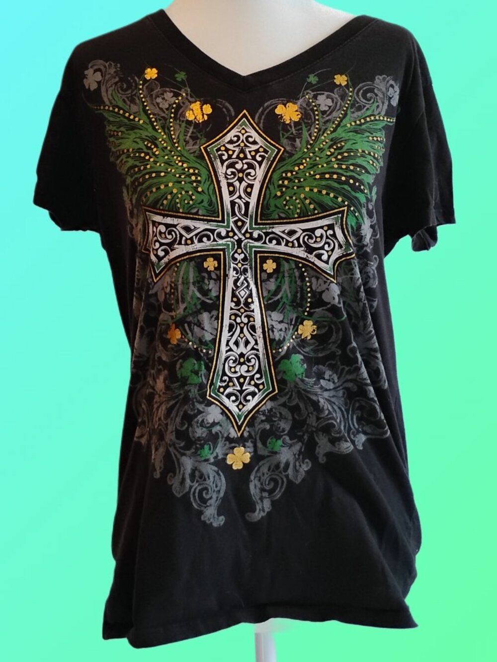 CELTIC IRISH CROSS WITH WINGS AND SHAMROCKS GRAPHIC T-SHIRT Size S/M